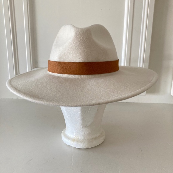 NWT Free People Beaumont Suede Band Ivory Felt Hat - Picture 2 of 6